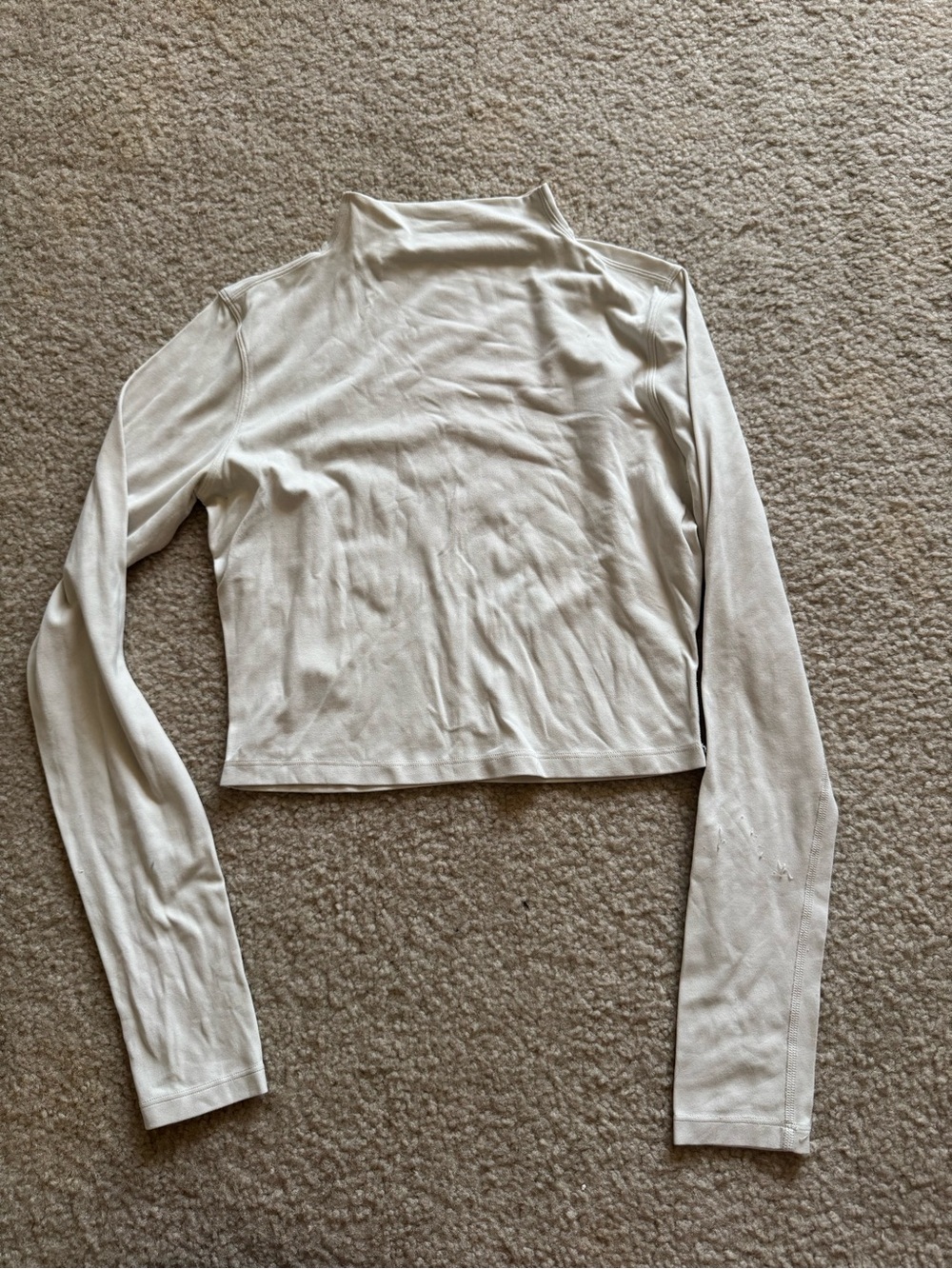 Lululemon Women’s Cream Long-Sleeve Mock Neck Cropped Top
